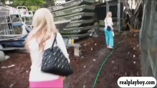 Hot badass girls visited cranky crocs and enjoying it
