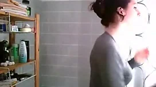 Girlfriend filmed after a shower