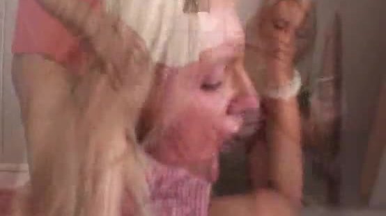 Amateur girlfriend facial in her bedroom