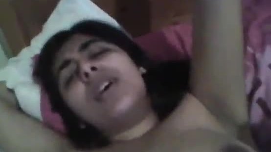 Michelle invites her girlfriend to drill out orgasm from her pussy
