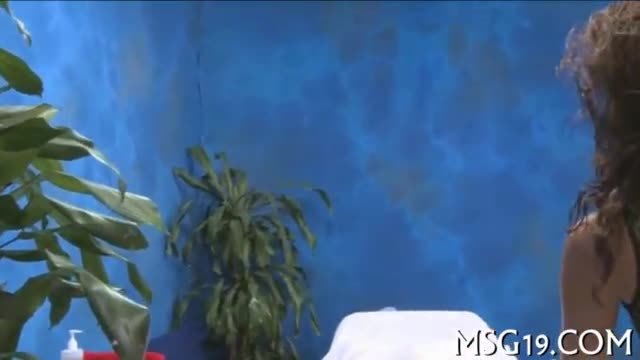 Masseuse demonstrates taut ass and enhanced scoops
