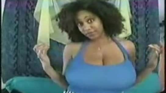 Drilling huge titty ebony in parking lot