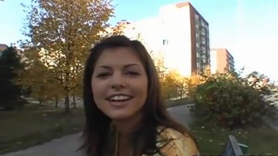 Sexy ebony darling gives excellent oral outdoors