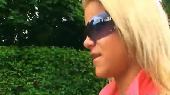 Hotty gives wet and tenacious public oral sex