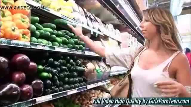 Leyla public amateur flashing pussy