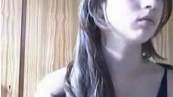 Hands a kimbo slut shows off her sexy nipples