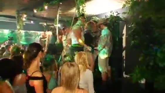 Uncensored fuckfest party with guys and babes